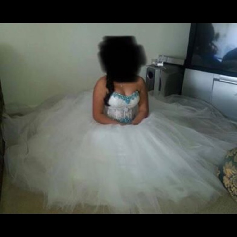 Prom dress - Picture 2 of 4